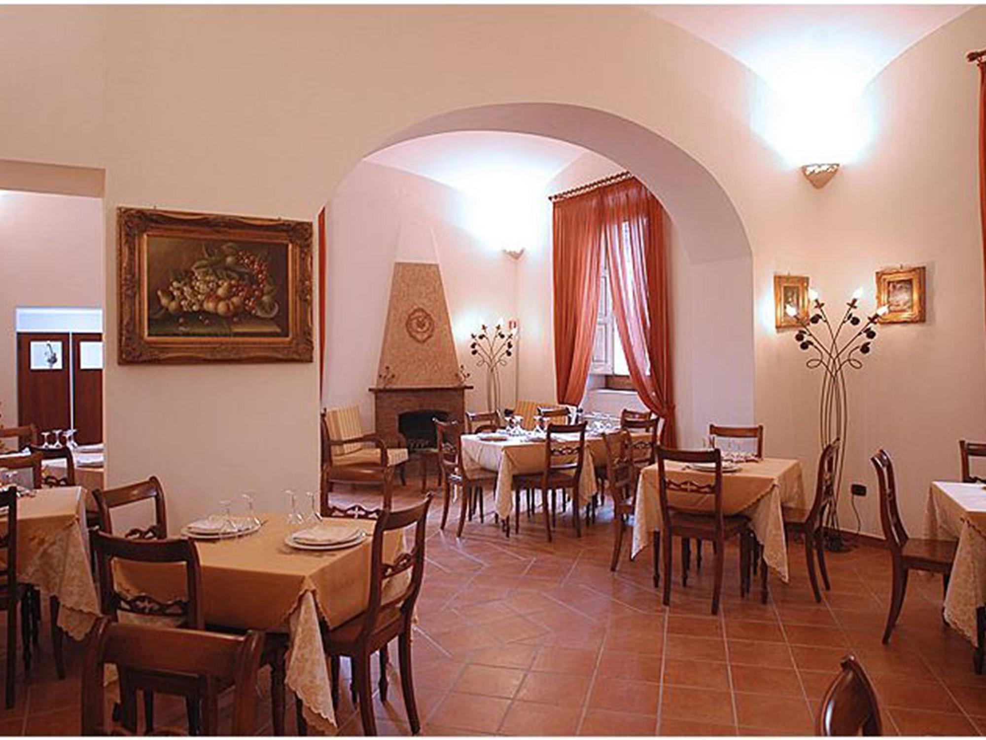 Hotel Ristorante Novecento Caserta Bagian luar foto
