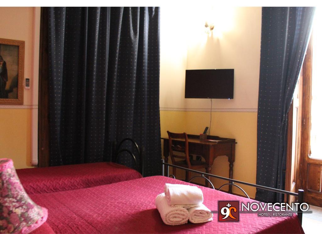 Hotel Ristorante Novecento Caserta Bagian luar foto